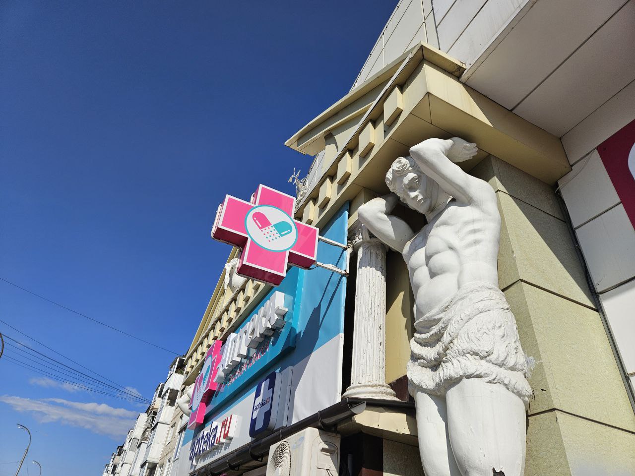 Вход в аптеку